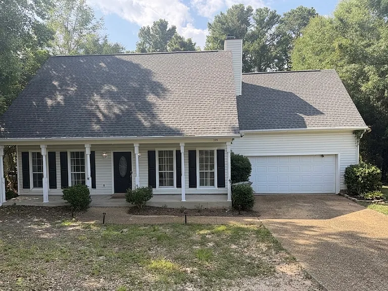 199 Ridgewood Dr — Photo 1
