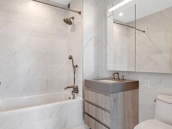 5th image of 200 E 23rd St #Penthouse 1a