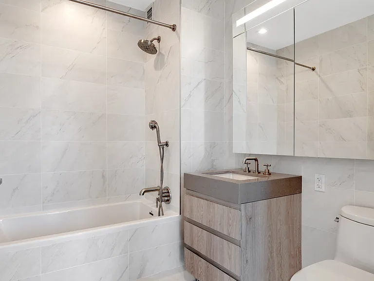 200 E 23rd St #Penthouse 1A — Photo 6