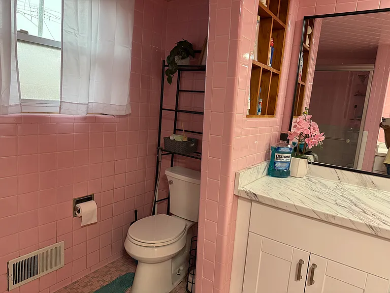 8565 Potomac Ave — Photo 9