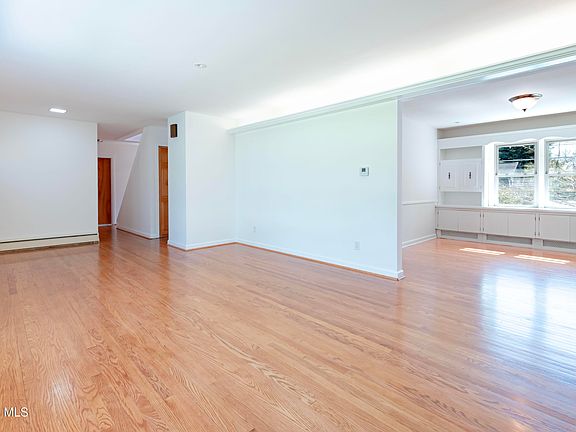5th image of 1258 Hawthorn Road