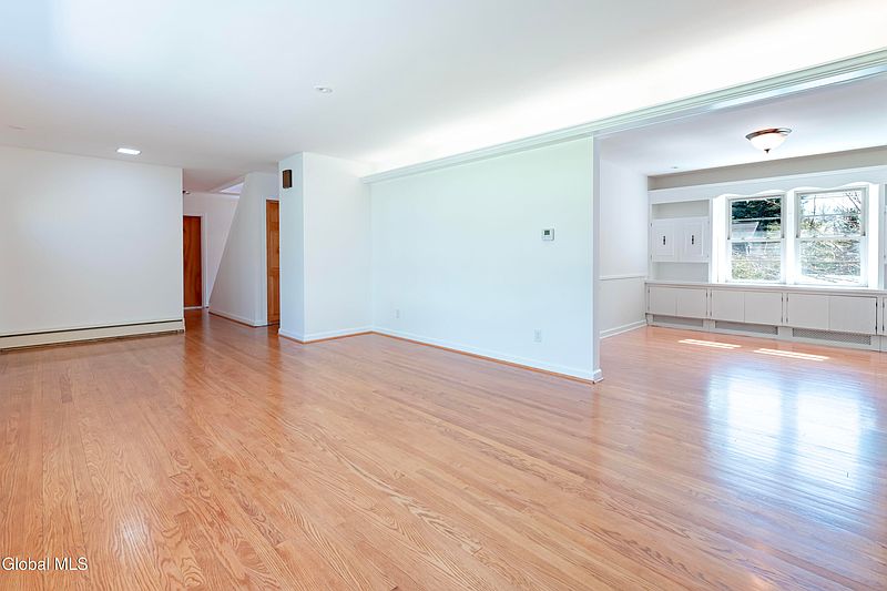 5th image of 1258 Hawthorn Road