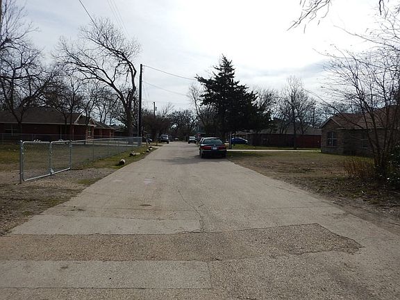 4th image of 110 Myers St