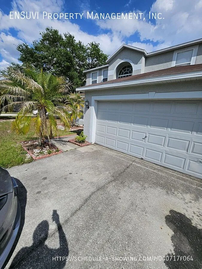 4 Bedroom 2.5 Bath Beautiful Home — Photo 1