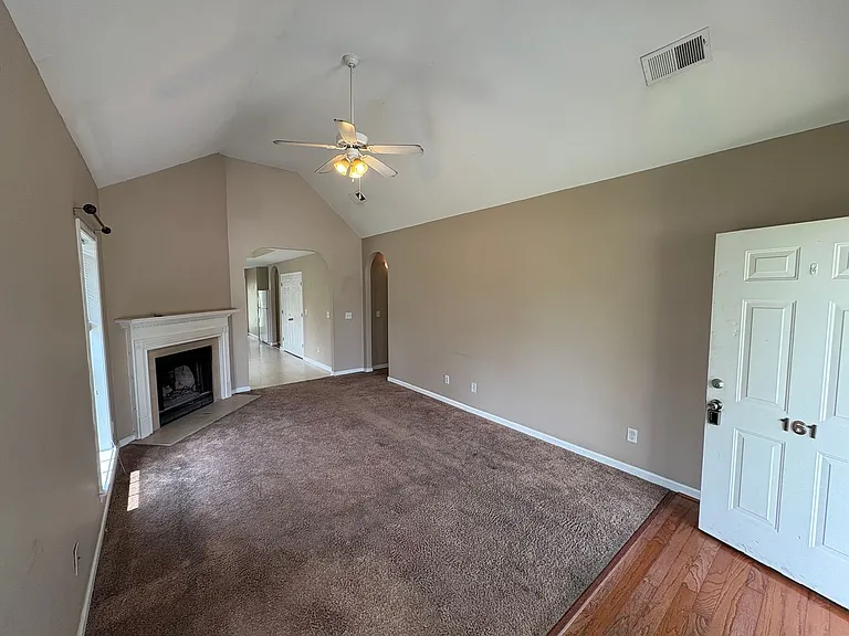 161 Mayfair Ln — Photo 3
