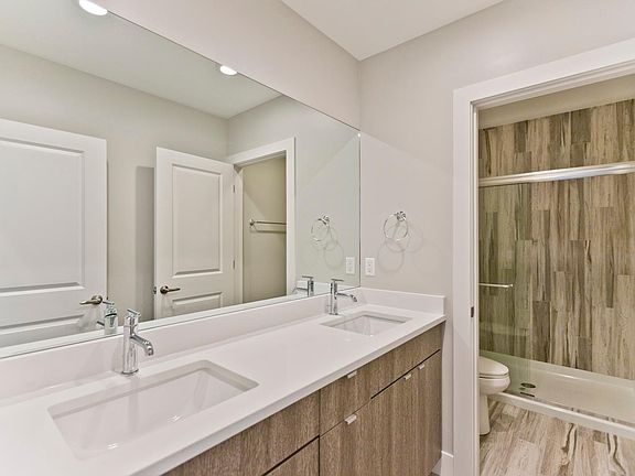 4th image of 2725-37 N Ashland Ave #2731-3S