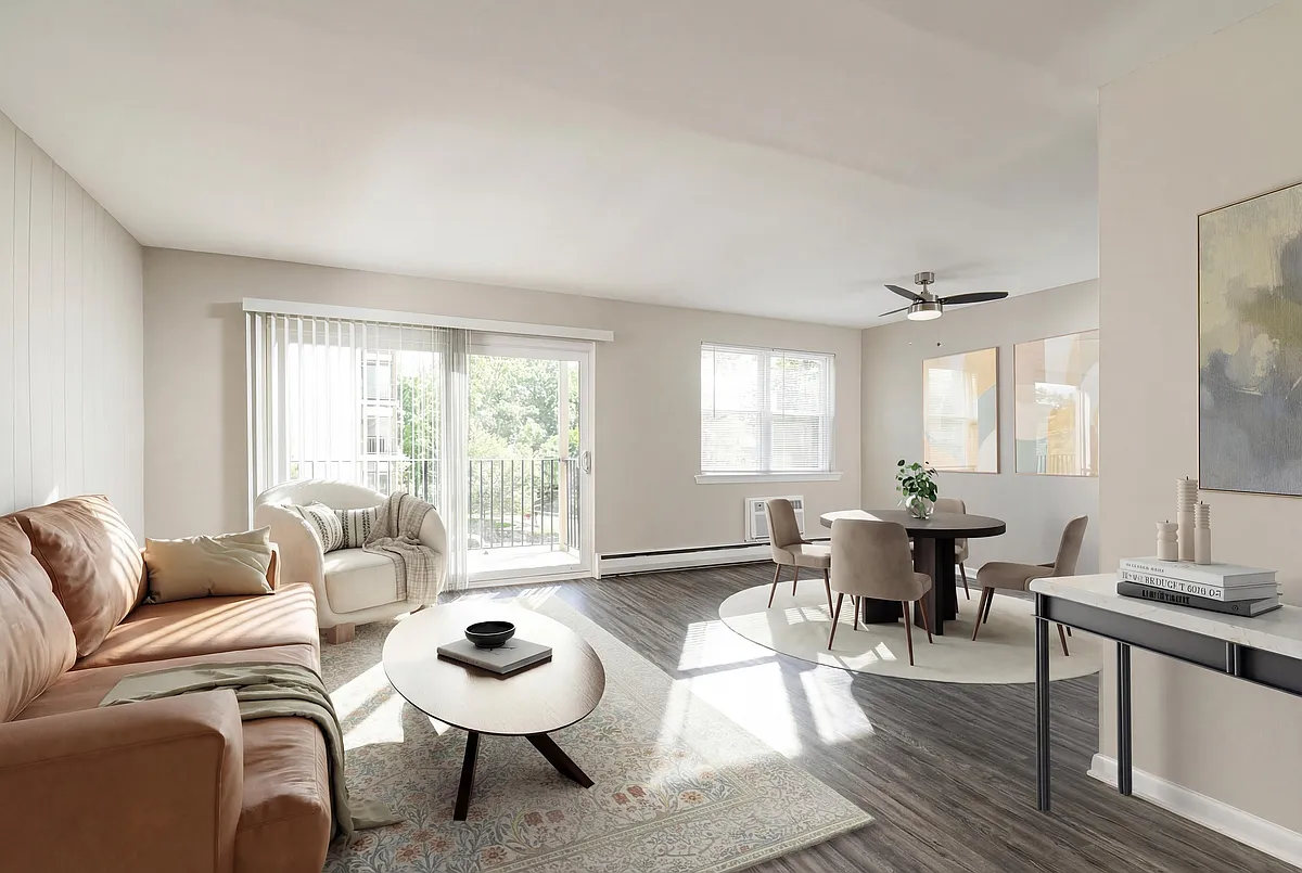 Living Area - Montgomery Pointe