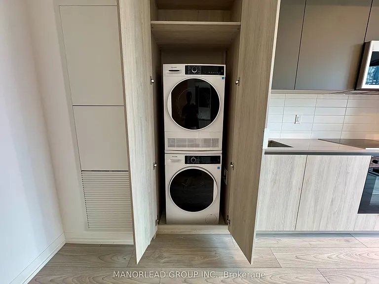 400 King St W #1216 — Photo 5