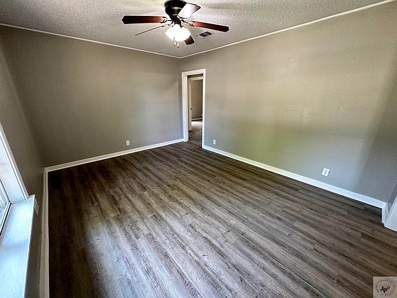 2nd image of 816 Hickam Dr