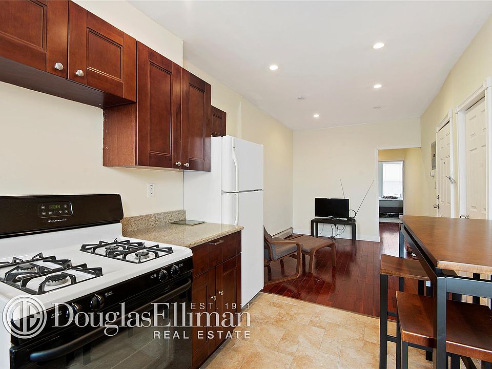 2nd image of 179 Richards St APT 3R