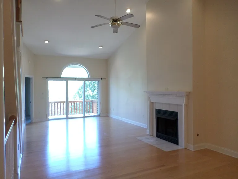 1035 Red Leaf Dr — Photo 11