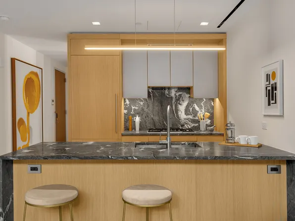 101 West 14th Street 3D image 3 of 13