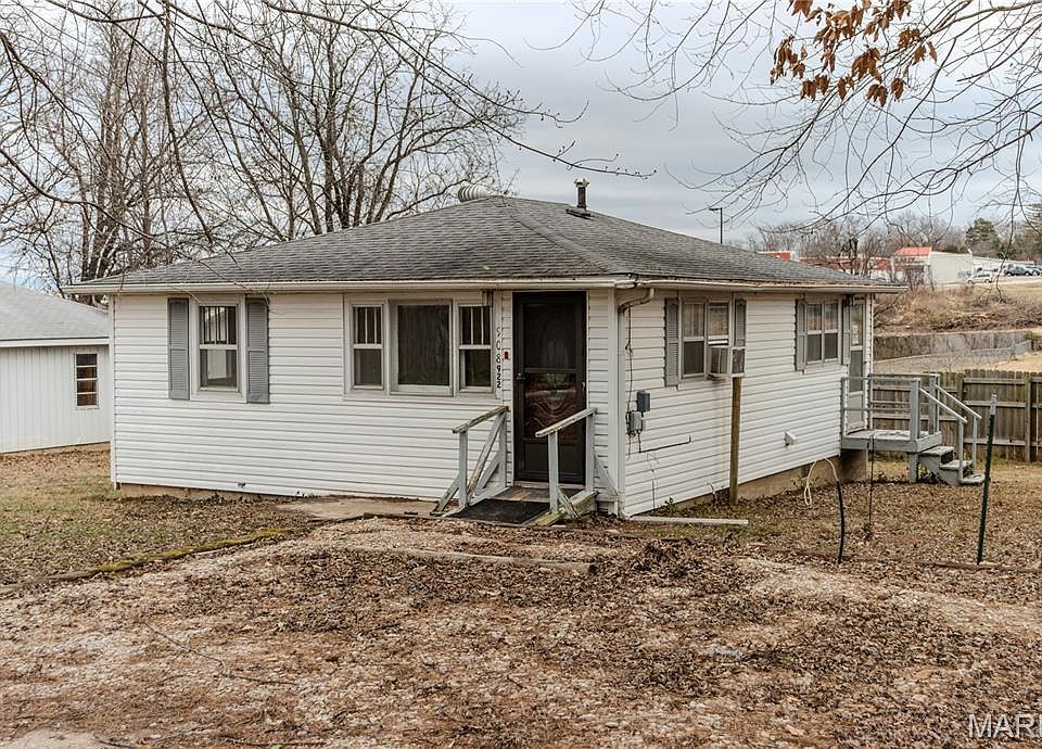 1st image of 922 Oak Lane Dr