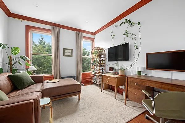 Rented by Compass | media 9