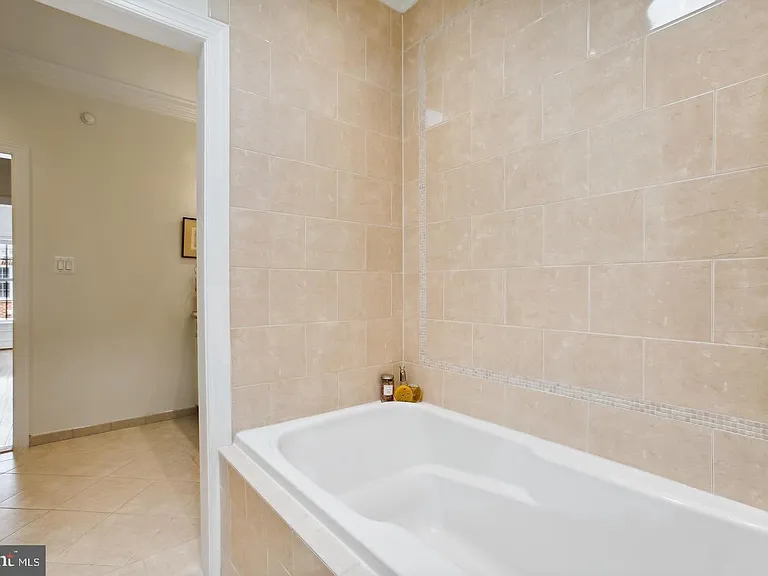 7022 Little Leaf Linden Ln — Photo 32