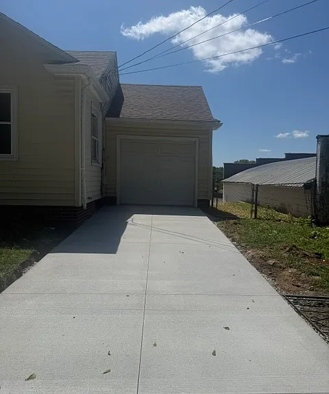 366 W South St — Photo 6