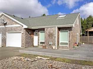 144 28th St NW, Long Beach, WA 98631