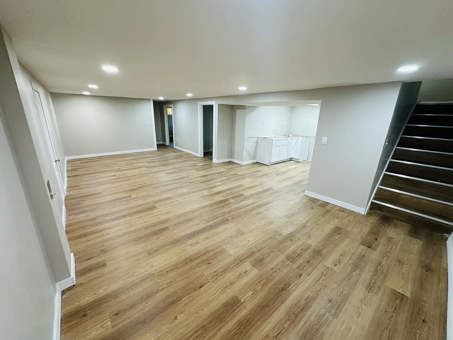 5 bed, 2150 sqft, $3,200 — Photo 3