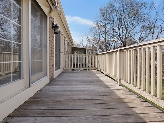 5th image of 25 Essex Green Ln #C