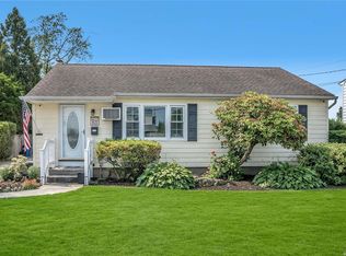 50 Mohawk Dr, North Babylon, NY 11703