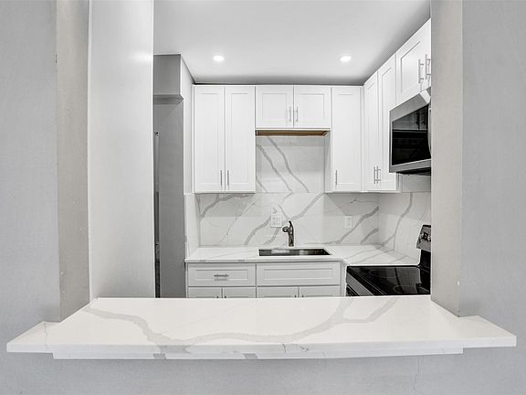 5th image of 701 Pine Drive #104