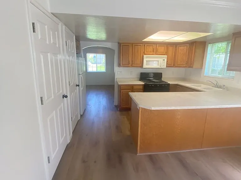 168 Coventry Pl — Photo 3