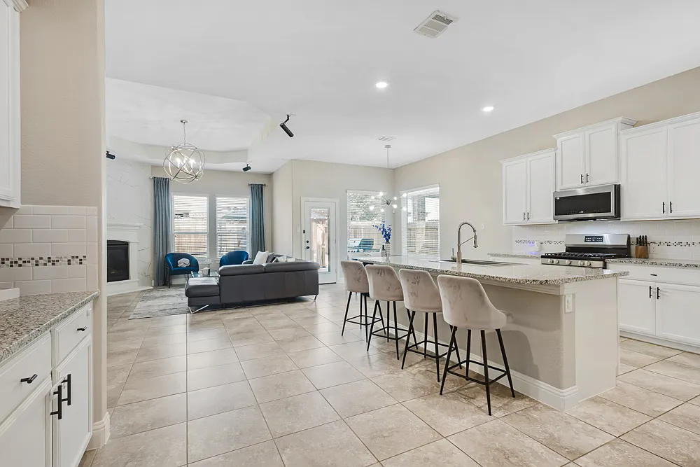 3 bed, 2033 sqft, $2,700 — Photo 4