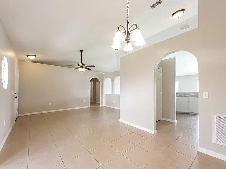330 Medina Ct — Photo 4