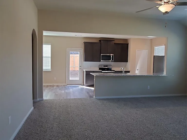 1911 Lilac Dr — Photo 3