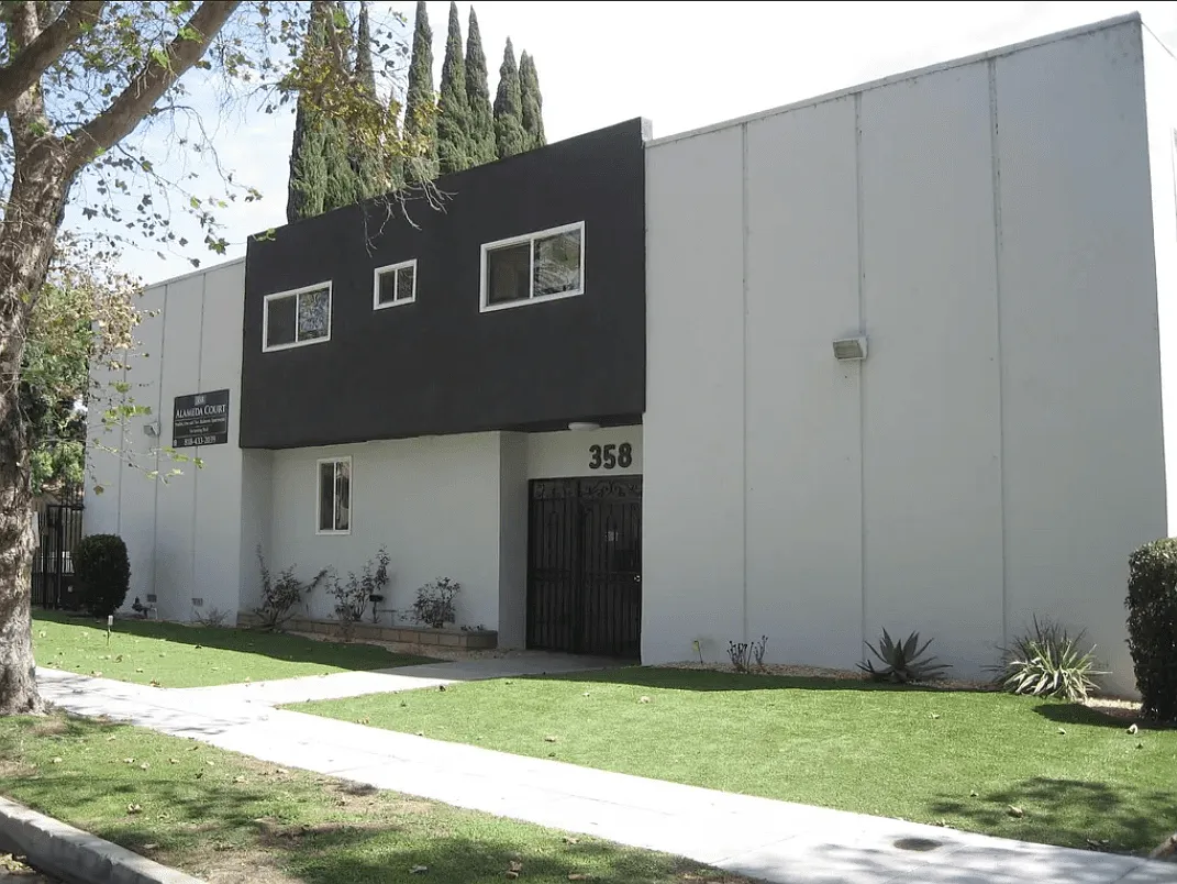 Alameda Court — Photo 1