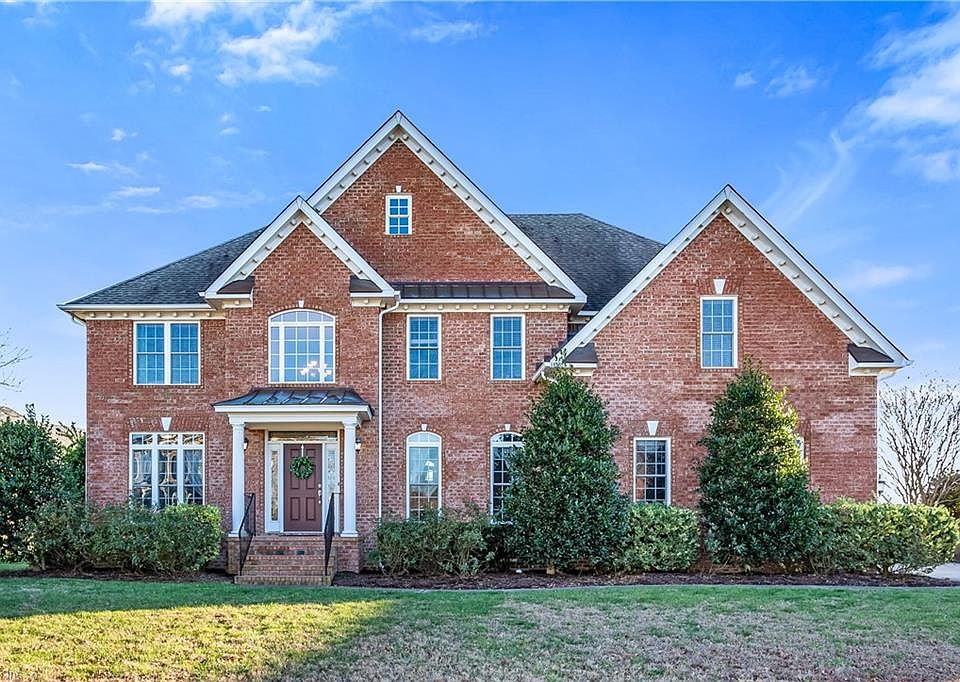 Welcome home to 1813 Beauty Way!
