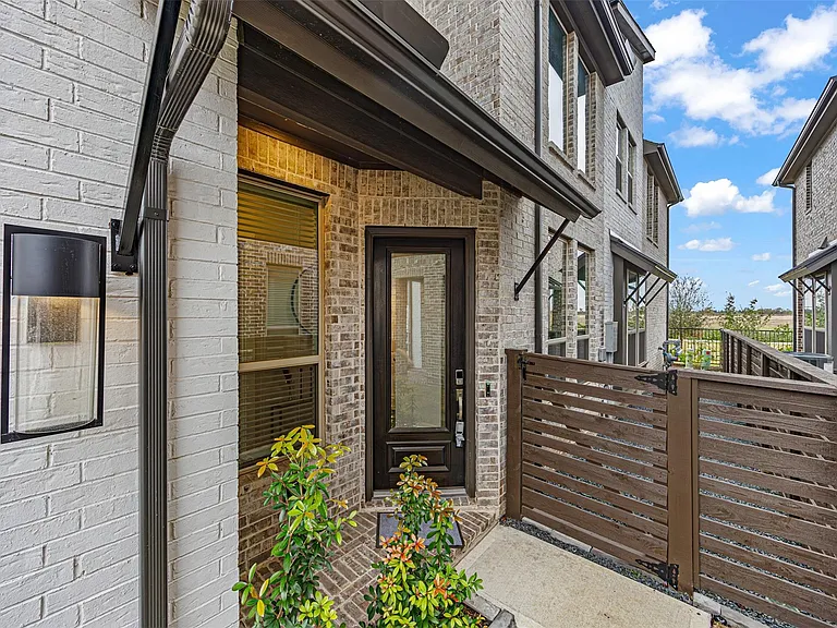16631 Lake Austin St — Photo 4