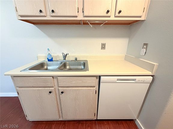 4th image of 5211 Lindell Rd Unit 105