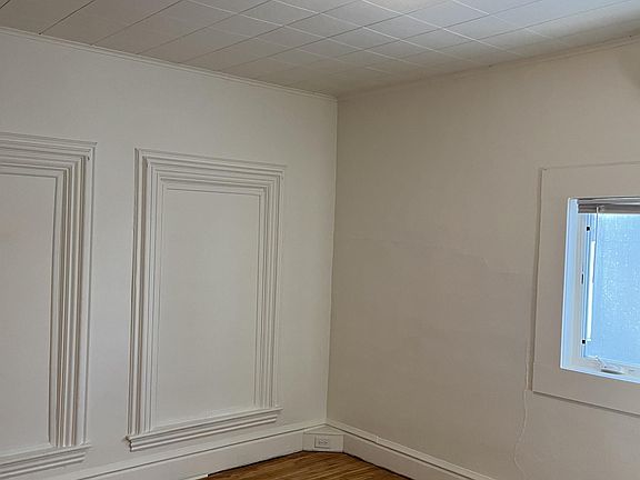 3rd image of 223 8th Ave S #1
