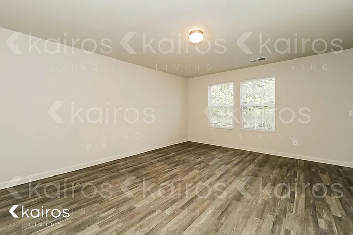 8 Plymouth Ct — Photo 2
