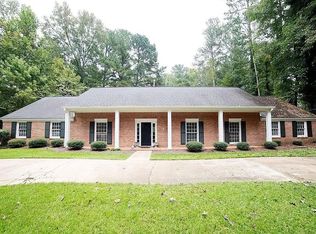 1110 Robinhood Rd, Starkville, MS 39759