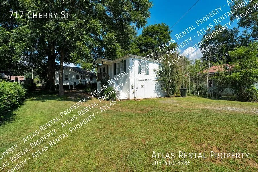 Charming 2 Bed / 1 Bath Gem Schedule Your Tour Today! — Photo 3