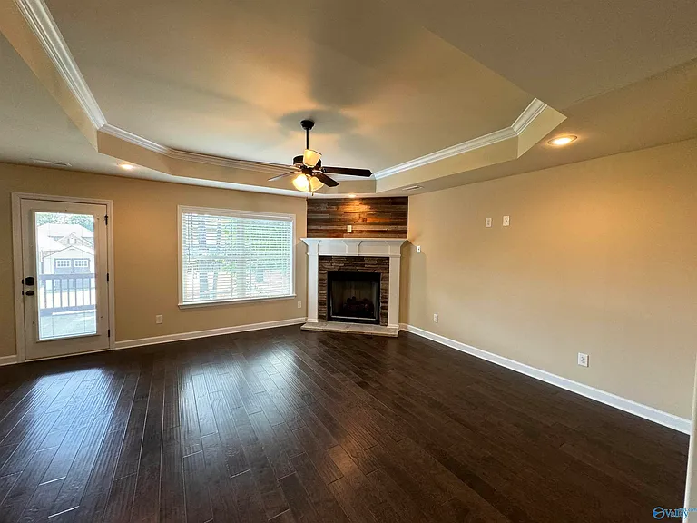 120 Meadowglade Ln — Photo 10