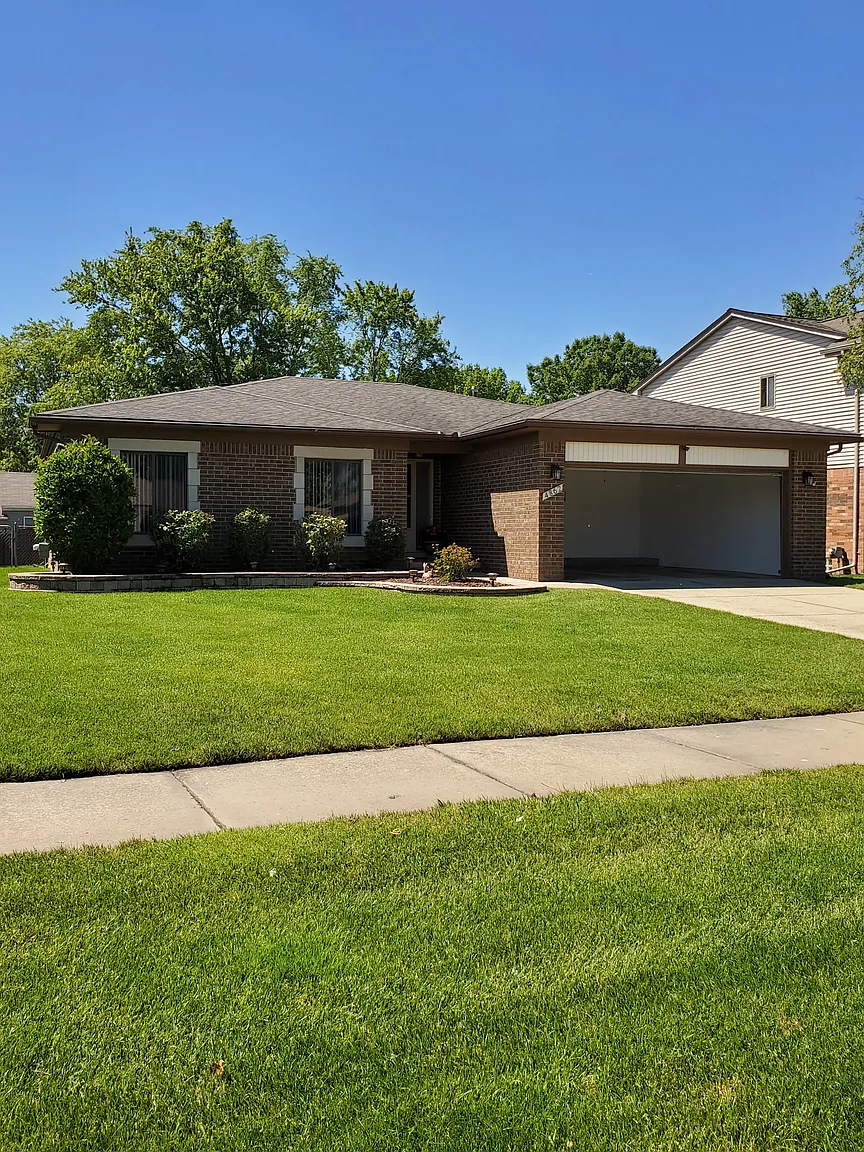 4862 Venetian Dr photo 1