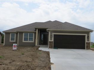 10701 N Flora Ave, Kansas City, MO 64155