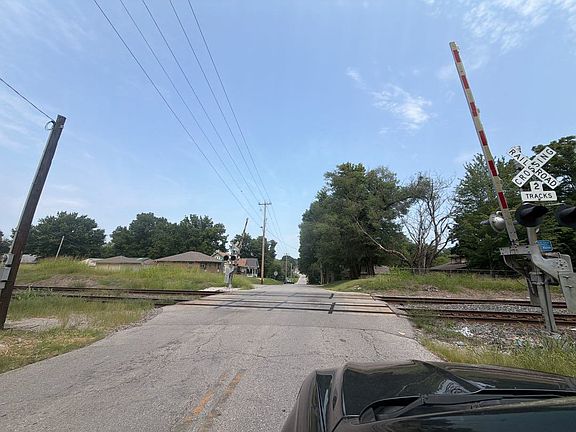 5th image of 1704 S Scott Ave