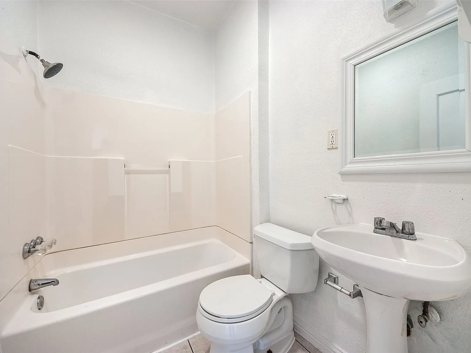1 bed, 1.0 bath, 692 sqft, $1,350 — Photo 4
