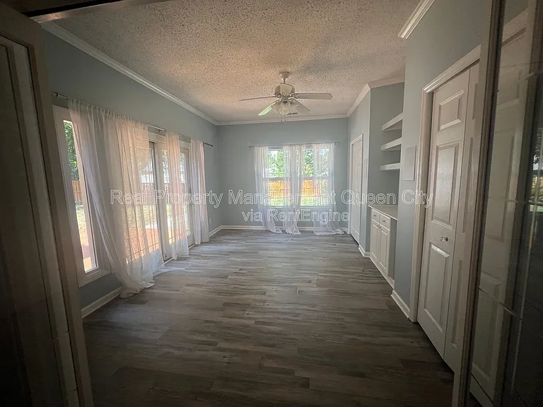 3910 Armitage Dr — Photo 3