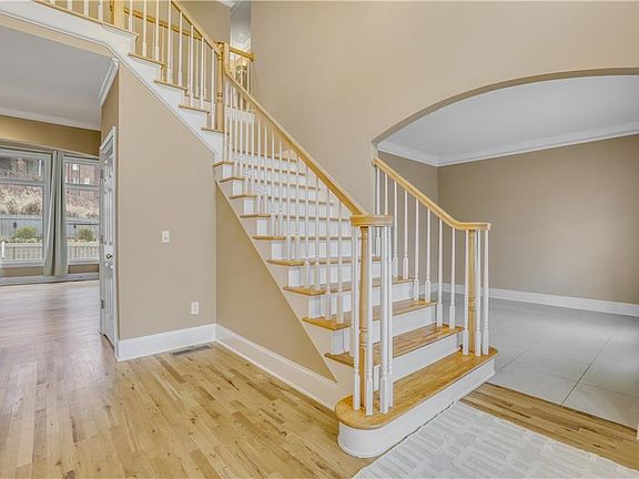 5th image of 803 Rocky Ridge Ct