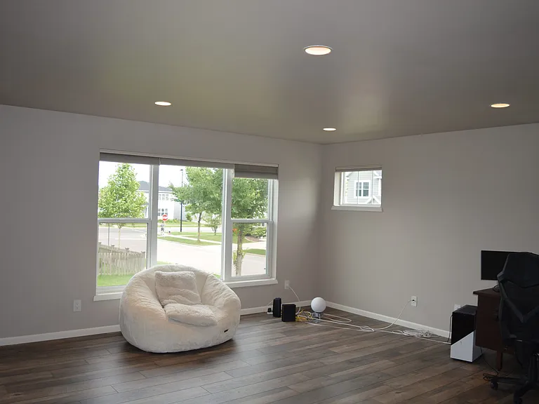 321 Alton Dr — Photo 1