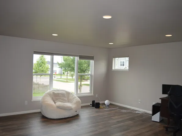 321 Alton Dr, Madison, WI 53718