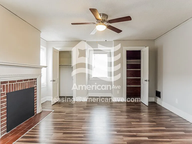 392916_005_wm_-_living_room_13574080.jpg