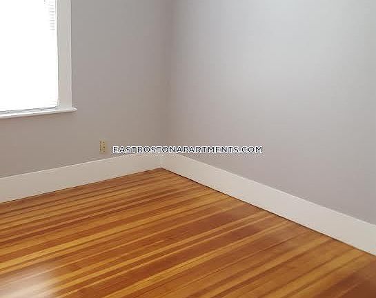 1495678032-bedroom-2