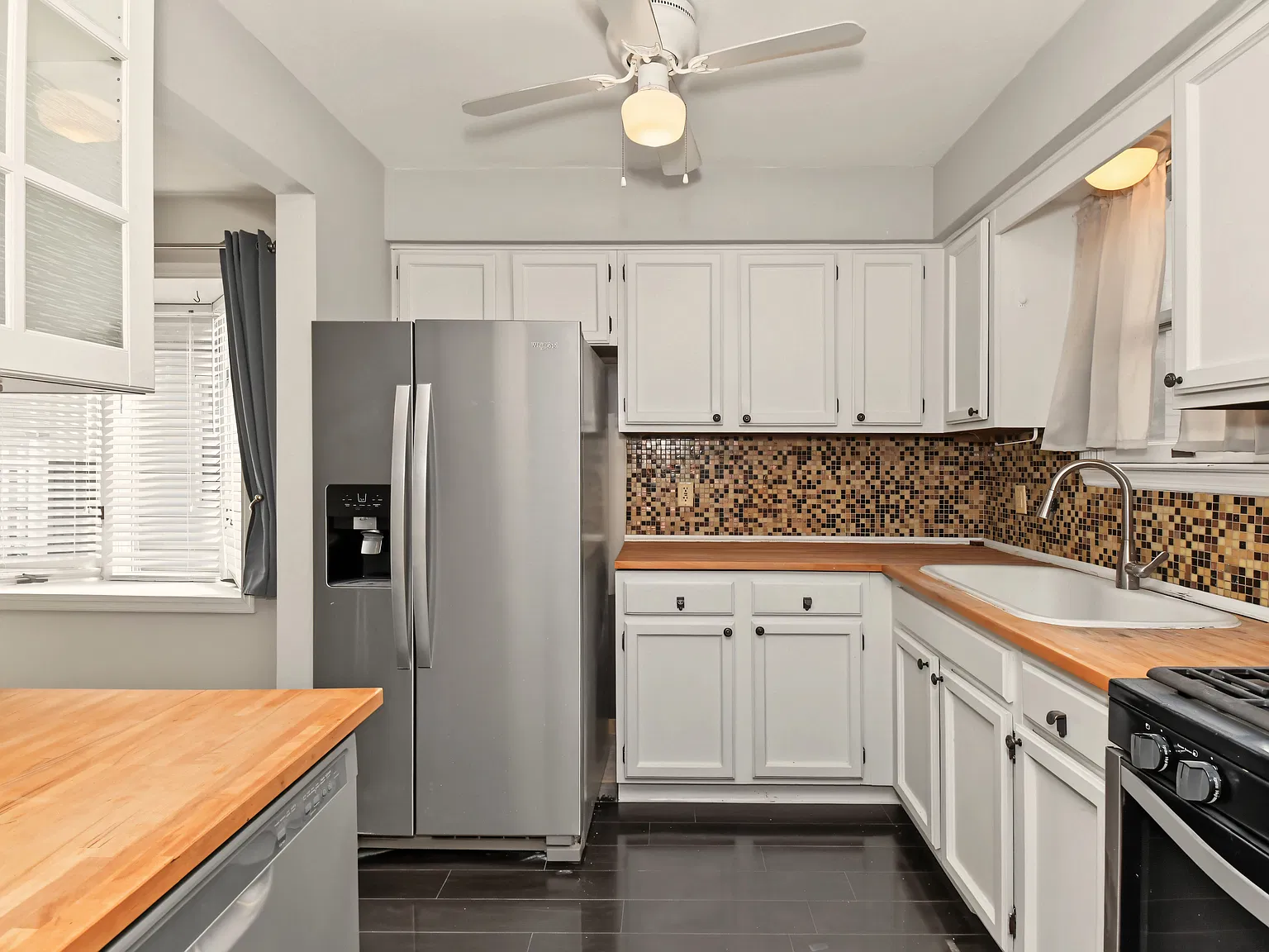 3 bed, 1260 sqft, $2,350 — Photo 4