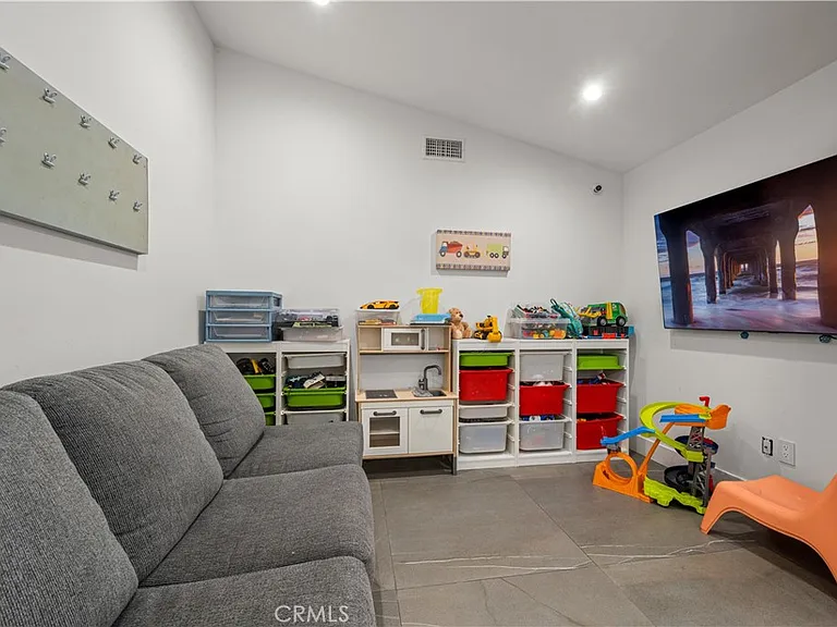 20461 Coulson St — Photo 7